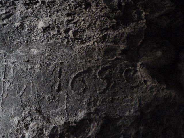 Date 1690 (?) gravée dans la maçonnerie