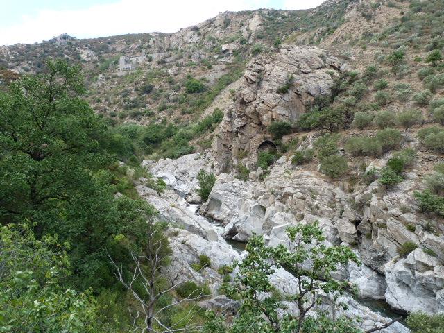 Les vestiges de l'aqueduc de Roqua Colomera