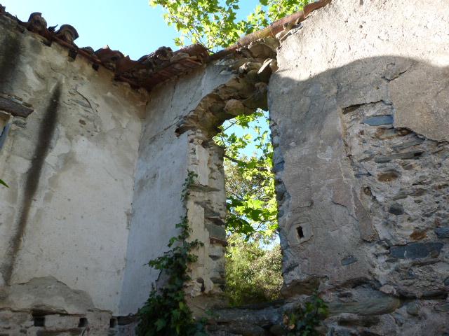 Ruine près de la chapelle - Intérieur