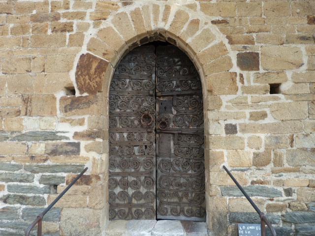 Chapelle de la Trinité - Porte dont les ferrures dateraient du XIIe siècle