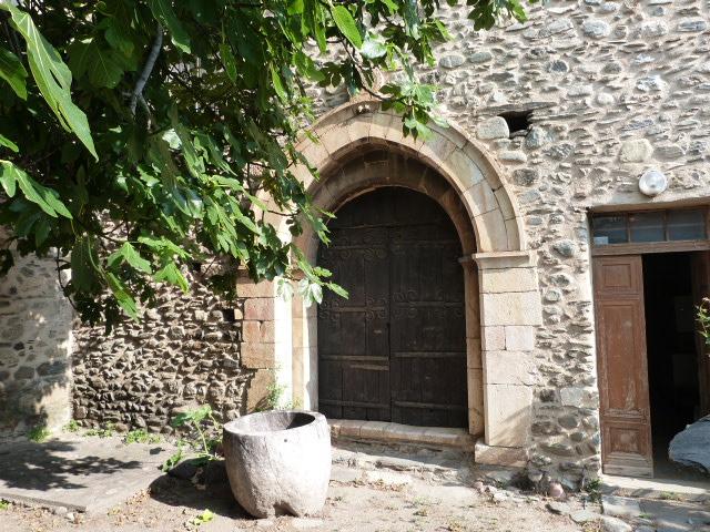 Portail de l'église romane